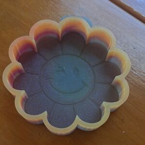 RETRO DAISY FLOWER WITH WINKING SMILEY FACE SILICONE FRESHIE MOLD